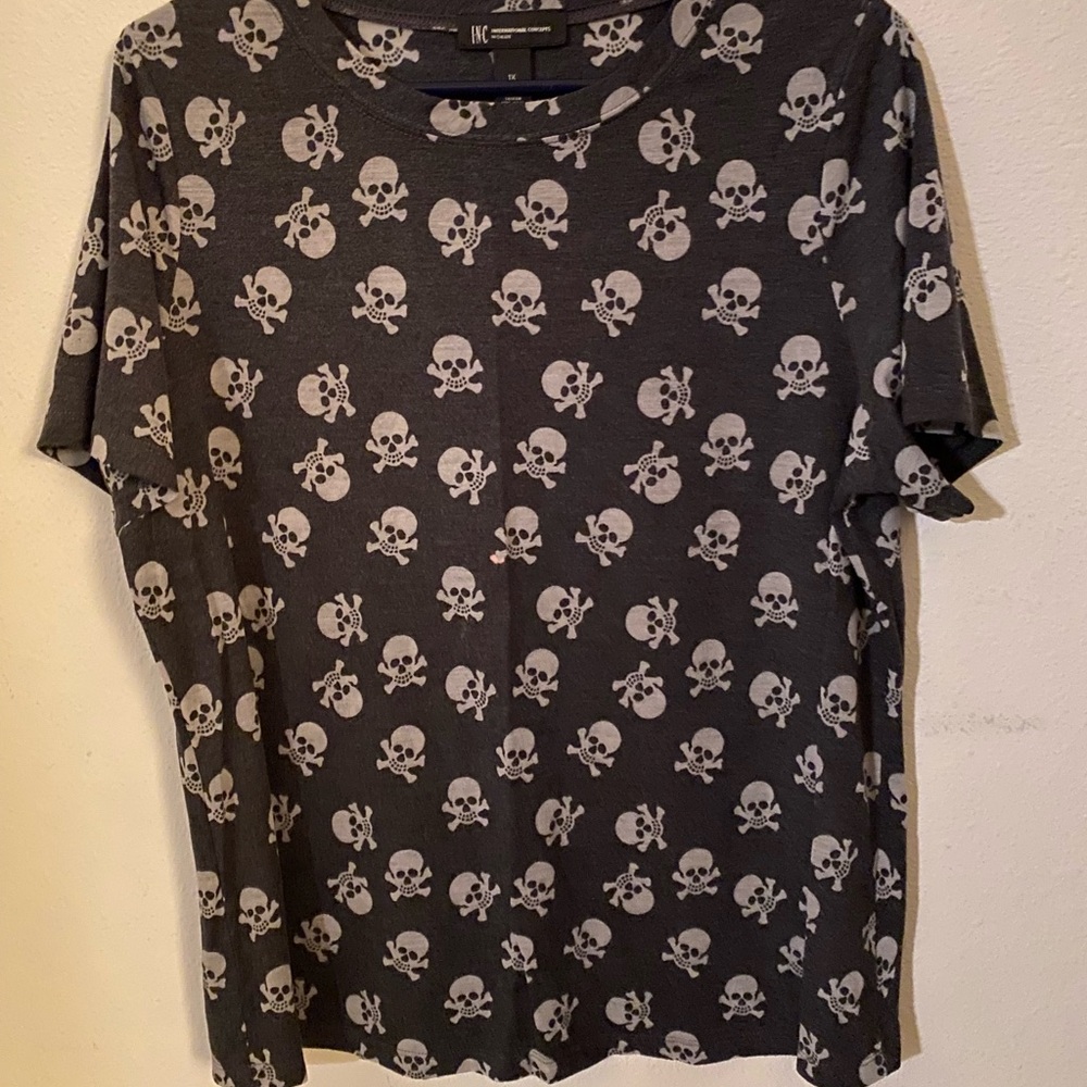 INC International Concepts Gray Skull Pattern Tee